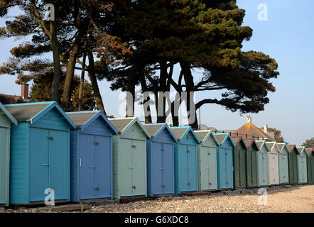 Allgemeiner Blick auf Strandhütten am Avon Beach In Mudeford bei Christchurch Stockfoto