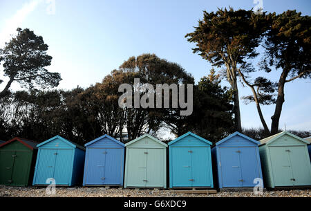 Allgemeiner Blick auf Strandhütten am Avon Beach In Mudeford bei Christchurch Stockfoto