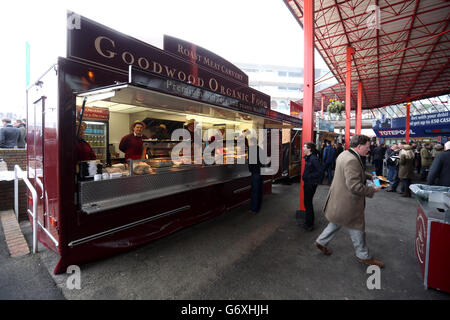 Horse Racing - 2014 Cheltenham Festival - St. Patricks Day - Cheltenham Racecourse Stockfoto