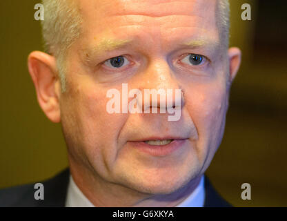 Außenminister William Hague spricht bei einer Pressekonferenz im Außenministerium und im Commonwealth Office in Westminster, im Zentrum von London. Stockfoto