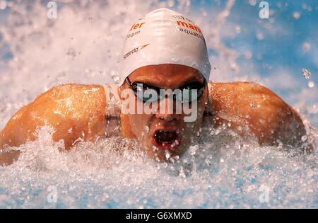 James Hickman beim Halbfinale der Männer im 100m Schmetterling bei den British Swimming Olympic Trials, Ponds Forge International, Sheffield. Stockfoto