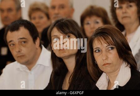 Von links Michael und Sara Payne Eltern des ermordeten Schulmädchens Sarah und Denise Fergus Mutter des ermordeten Kleinkindes Jamie Bulger bei einer Pressekonferenz des 'Victims of Crime Trust' in London. Stockfoto