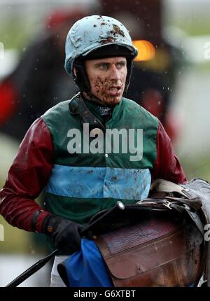 Jockey Paddy Brennan nach der Handicap Chase der Wye Valley Brewery auf der Rennbahn Ludlow. Stockfoto