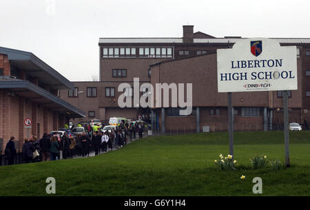 Die Polizei der Liberton High School in Edinburgh starb, nachdem eine Mauer in der Schule auf sie einstürzte. Stockfoto