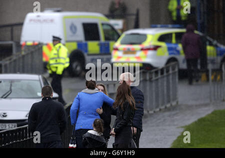 Die Polizei der Liberton High School in Edinburgh starb, nachdem eine Mauer in der Schule auf sie einstürzte. Stockfoto