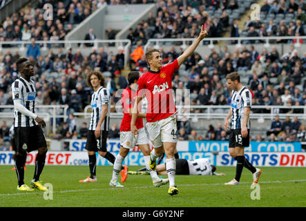 Adnan Januzaj von Manchester United feiert das vierte Tor des Spiels seiner Seite. Stockfoto