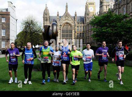 Virgin London-Marathon Geld Gebote Start - London Stockfoto