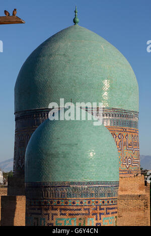 Grünen Kuppeln der Nekropole von Shakhi Zinda in Samarkand, Usbekistan. Stockfoto