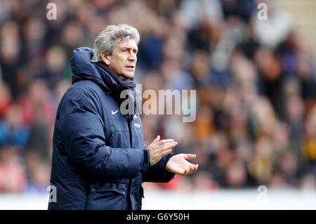 Fußball - Barclays Premier League - Hull City / Manchester City - KC Stadium. Manchester City Manager, Manuel Pellegrini während der Barclays Premier League zwischen Hull City und Manchester City Stockfoto