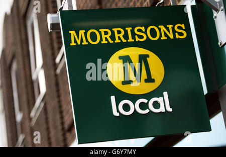 Allgemeine Ansicht eines Hinweises für einen Morrisons lokaler Supermarkt In Newbury Stockfoto