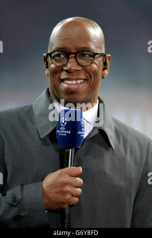 Fußball - UEFA Champions League - 16. Runde - 2. Etappe - Bayern München / Arsenal - Allianz Arena. ITV Sport-Experte Ian Wright vor dem Spiel Stockfoto