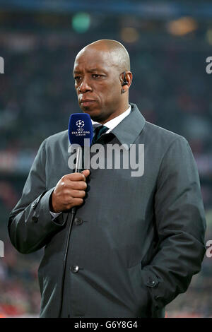 Fußball - UEFA Champions League - 16. Runde - 2. Etappe - Bayern München / Arsenal - Allianz Arena. ITV Sport-Experte Ian Wright vor dem Spiel Stockfoto