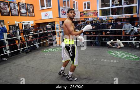 Boxen - Amir Khan Media Workout - Handschuhe Community Center. Amir Khan während des Media-Trainings im Gloves Community Center, Bolton. Stockfoto