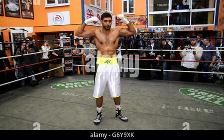 Boxen - Amir Khan Medien Workout - Handschuhe-Gemeindezentrum Stockfoto