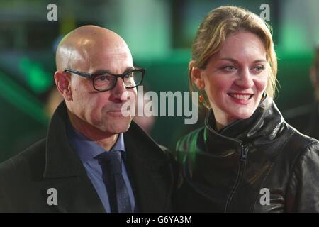 Stanley Tucci und Felicity Blunt kamen bei der Promi-Vorführung von Muppets Most Wanted auf dem Curzon Mayfair im Zentrum von London an. Stockfoto