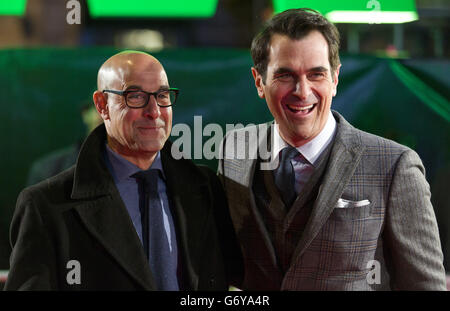 Stanley Tucci (links) und Ty Burrell kommen bei der Promi-Vorführung von Muppets Most Wanted auf dem Curzon Mayfair im Zentrum von London an. Stockfoto