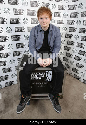 Ed Sheeran Backstage während der Teenage Cancer Trust Serie von Charity-Gigs in der Royal Albert Hall in London. Stockfoto