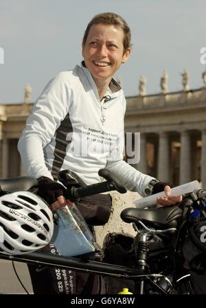 Jane Tomlinson beginnt die Radtour von Rom nach Leeds Stockfoto