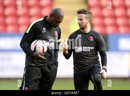 Fußball - Sky Bet Championship - Charlton Athletic gegen Burnley - The Valley. Charlton Athletic Assistant Manager Alex Dyer (links) Stockfoto