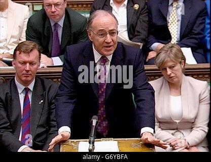 Der konservative Führer Michael Howard während der Fragen des Premierministers im Unterhaus, London. Stockfoto