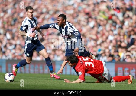 Fußball - Barclays Premier League - West Bromwich Albion / Cardiff City - The Hawthorns. Fabio Da Silva von Cardiff City und Stephane Sessegnon von West Bromwich Albion (rechts) kämpfen um den Ball Stockfoto