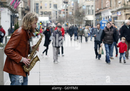 Glasgow 2014 Commonwealth Games Aktien. Ein Straßenmusiker in der Buchanan Street in Glasgow. Stockfoto