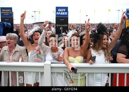 Horse Racing - der Crabbie Grand National 2014 - Ladies Day - Aintree Racecourse Stockfoto