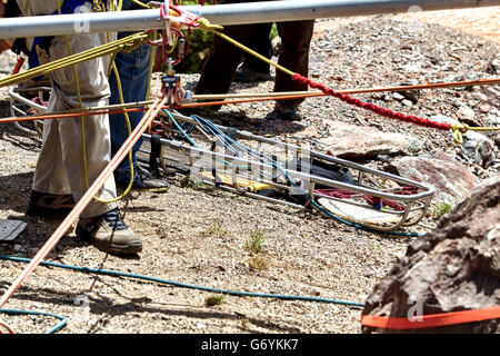 Jerome, Arizona Feuerwehr gemeinsam mit Exxon Rettungstrupp üben eine Rettung Bohren in Mingus Mountain auf der Seite o Stockfoto