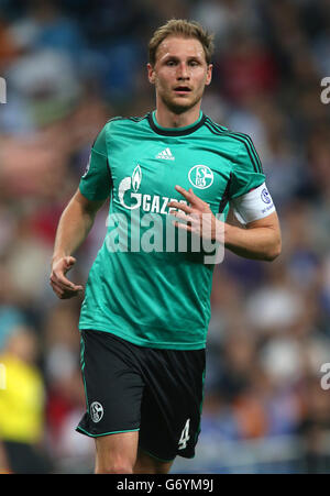 Fußball - UEFA Champions League - 16. Runde - 2. Etappe - Real Madrid gegen Schalke 04 - Santiago Bernabeu-Stadion. Benedikt Howedes, 0 Schalke. Stockfoto