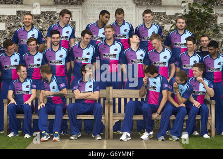 Cricket - 2014 Middlesex CCC Media Day - Lord's Cricket Ground. Middlesex-Spieler teilen einen Witz während des Media Day am Lord's Cricket Ground Stockfoto