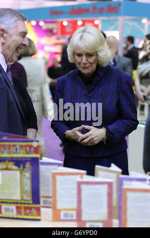 Die Herzogin von Cornwall während ihres Besuchs auf der London Book Fair in Earls Court, London. Stockfoto