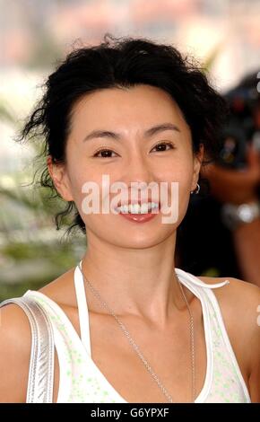 Schauspielerin Maggie Cheung posiert für Fotografen während der Fotoaufnahme für "Clean" im Riveria Terrance im Palias du Festival während des 57. Cannes Film Festival in Frankreich. Stockfoto