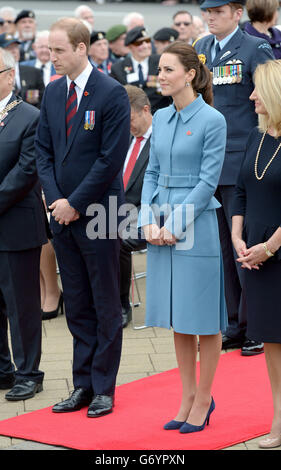 Der Herzog und die Herzogin von Cambridge besuchen eine Kranzverlegung und Gedenkfeier am war Memorial auf dem Seymour Square, Blenheim, während ihrer offiziellen Tour nach Neuseeland. Stockfoto