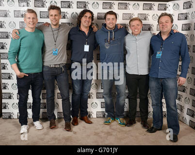 (Von links nach rechts) Patrick Kielty, Richard Bacon, Micky Flanagan, Jason Manford, Rob Beckett und Hal Cruttenden Backstage während der Teenage Cancer Trust Serie von Charity-Konzerten in der Royal Albert Hall in London. Stockfoto