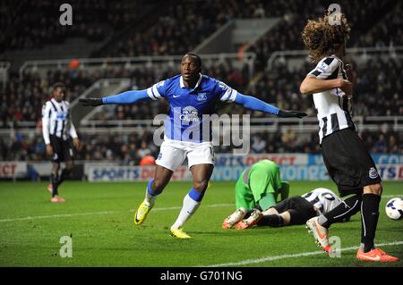 Fußball - Barclays Premier League - Newcastle United / Everton - St James' Park. Evertons Romelu Lukaku feiert das zweite Tor seiner Seite Stockfoto