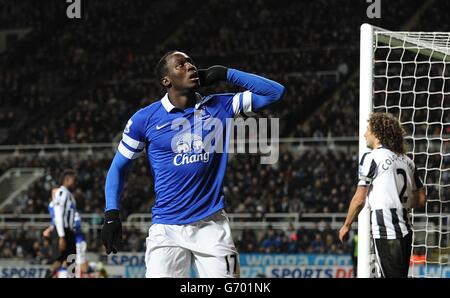 Fußball - Barclays Premier League - Newcastle United / Everton - St James' Park. Evertons Romelu Lukaku feiert das zweite Tor seiner Seite Stockfoto