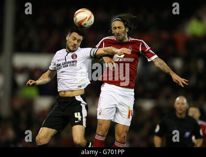 Jonathan Greening von Nottingham Forest und Johnnie Jackson von Charlton Athletic Stockfoto