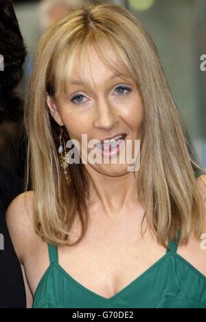 Der Autor JK Rowling kommt zur britischen Premiere von Harry Potter und der Gefangene von Azkaban auf dem Odeon Leicester Square in Central London, dem dritten Film aus der Buchreihe des Autors JK Rowling über den Jungen-Zauberer. Stockfoto