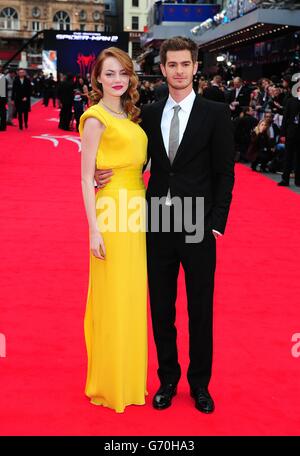 Emma Stone und Andrew Garfield kommen zur Weltpremiere des Films The Amazing Spiderman 2, der im Odeon Leicester Square im Zentrum von London stattfand. Stockfoto