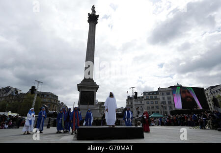 Die Passion Jesu wird von Wintershall Players auf dem Trafalgar Square in London aufgeführt. Stockfoto