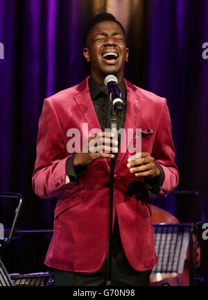 Der Voice UK Gewinner Jermain Jackman tritt während der ersten in einer Reihe von monatlichen Konzerten auf, um Geld für die Amy Winehouse Foundation zu sammeln, im Hippodrome am Leicester Square, London. Stockfoto