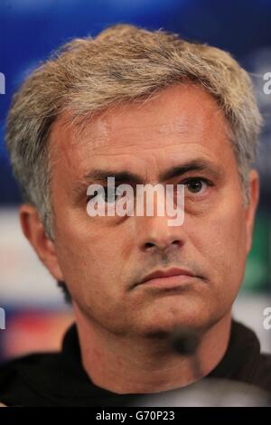 Fußball - UEFA Champions League - Halbfinale - Erstes Teilstück - Atletico Madrid gegen Chelsea - Chelsea-Pressekonferenz - Vincente Cal.... Chelsea-Manager Jose Mourineh während der Pressekonferenz im Vincente Calderon Stadium, Madrid, Spanien. Stockfoto