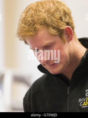 Prinz Harry bei einem Besuch im Help for Heroes Fitnessstudio im Tedworth House in Tidworth, Wiltshire. Stockfoto