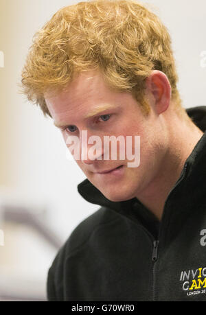 Prinz Harry bei einem Besuch im Help for Heroes Fitnessstudio im Tedworth House in Tidworth, Wiltshire. Stockfoto