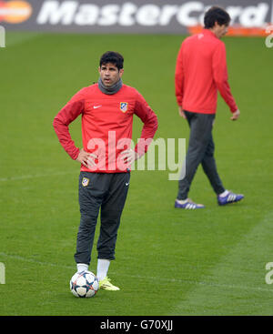 Fußball - UEFA Champions League - Halbfinale - zweite Etappe - Chelsea gegen Atletico Madrid - Atletico Madrid Training und Press Con.... Diego Costa von Atletico Madrid während des Trainings an der Stamford Bridge Stockfoto