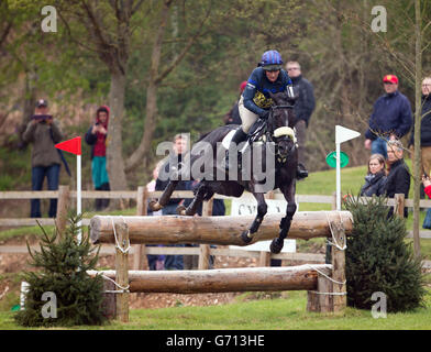 Zara Phillips tritt auf Black Tuxedo bei den Symm International Horse Trials in Hambleden an. Stockfoto