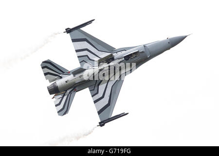 LEEUWARDEN, die Niederlande-10. Juni 2016: Belgien - Air Force General Dynamics f-16 Uhr bei der niederländischen Airshow am 10. Juni 2016 an Stockfoto