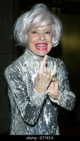 Carol Channing kommt für die 2004 Tony Awards bei Radio City Music Hall in New York City Stockfoto