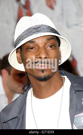 Rapper Snoop Doggy Dog kommt zu den MTV Movie Awards 2004 in den Sony Studios, Culver City, Los Angeles, USA. Stockfoto