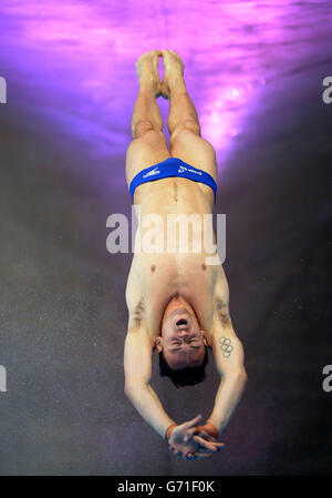 Großbritannien Tom Daley in der Praxis während des ersten Tages der FINA Diving World Series Event im Aquatics Centre, London. Stockfoto